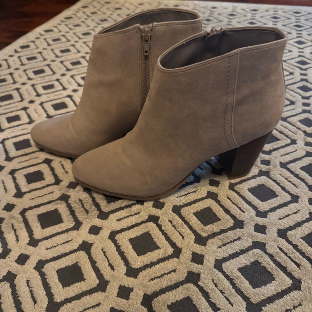 Old navy Tan Heeled Boots